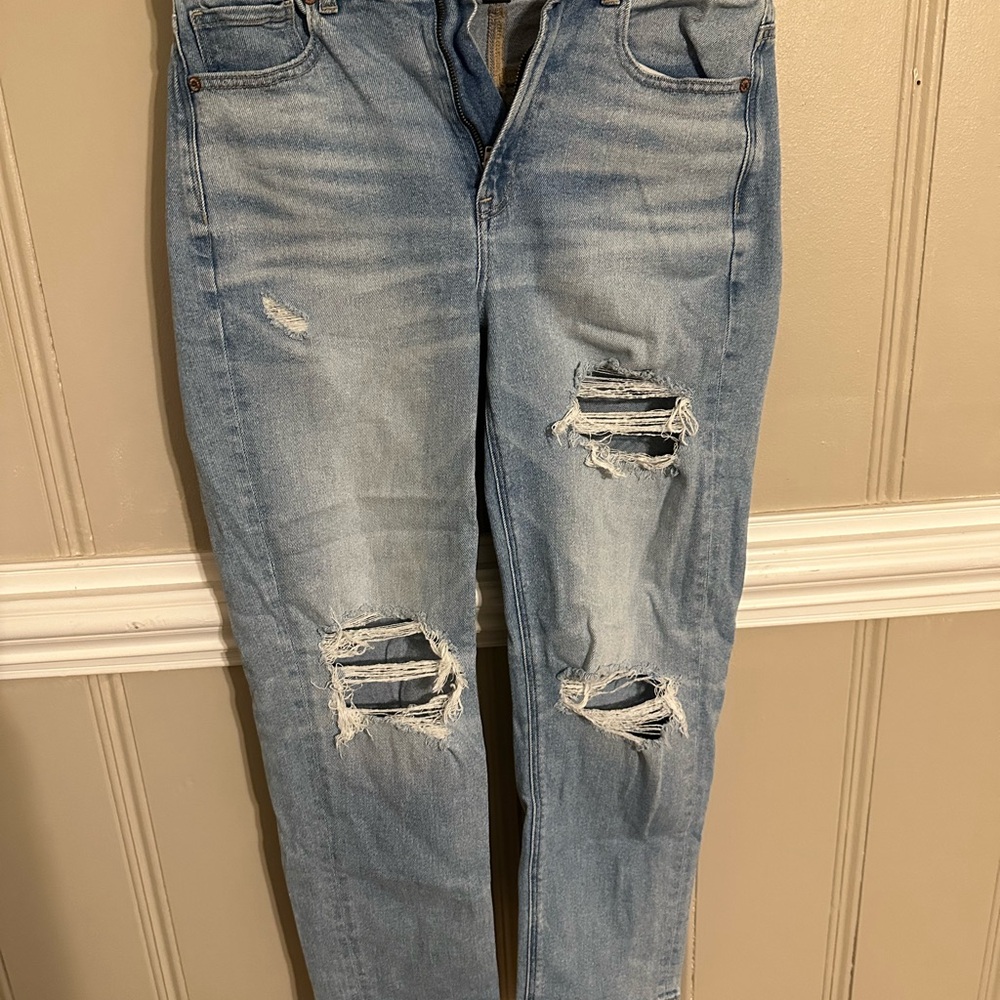 Distressed Light Blue Women's American Eagle Jeans